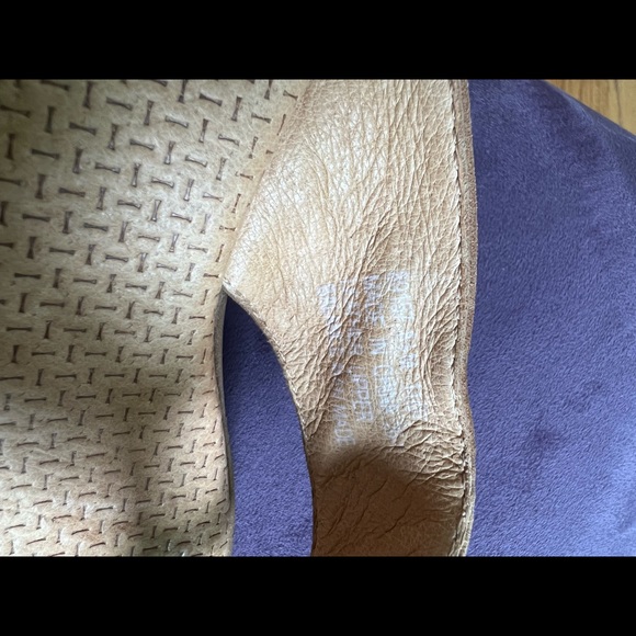 Clarks  sandals, tan leather with silver & bronze ring.    size 8 1/2M - Picture 6 of 6